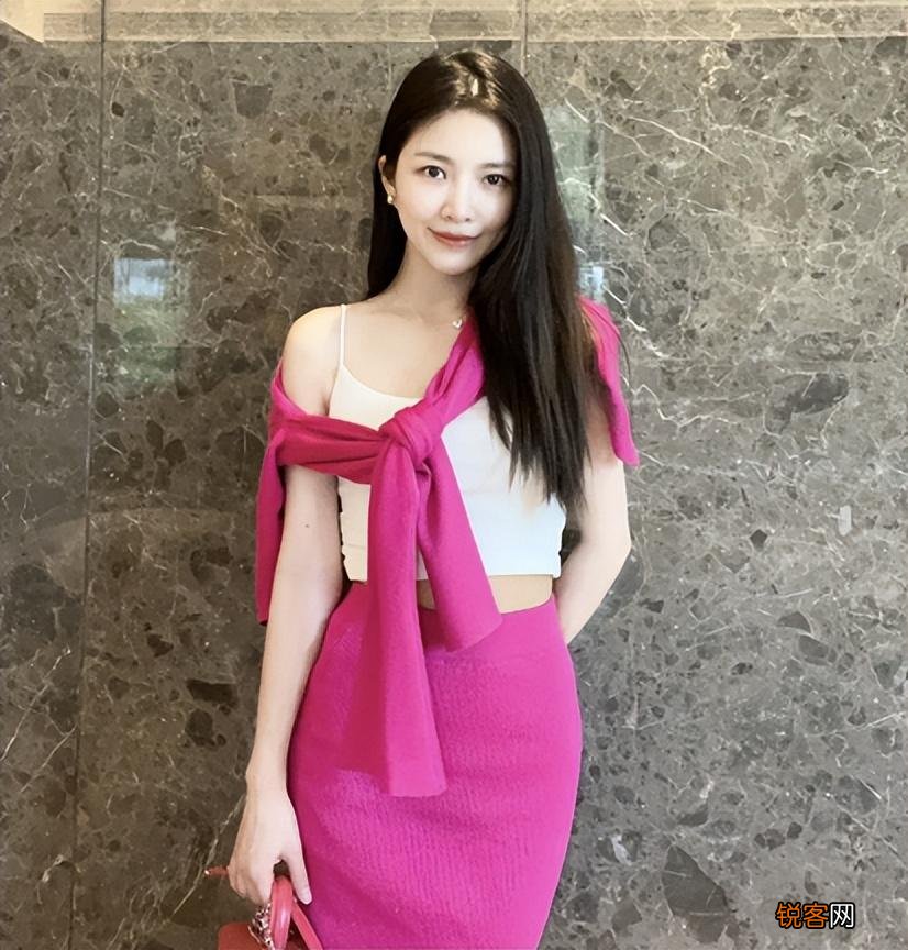 杜淳娇妻王灿豪宅内大秀身材 杜淳老婆个人资料简介