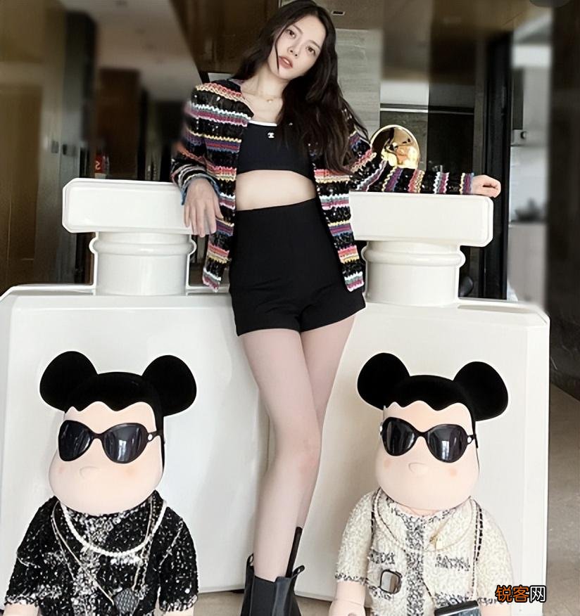 杜淳娇妻王灿豪宅内大秀身材 杜淳老婆个人资料简介