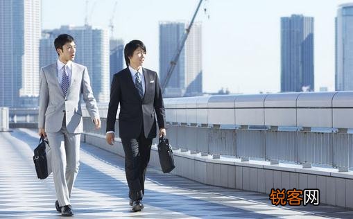 穿艳丽的衣服让你拥有好心情，美丽的衣服让人心情愉悦