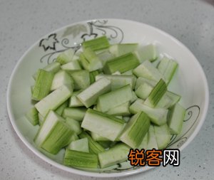 丝瓜炒木耳的做法