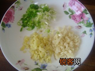 鸡腿烧豆腐的做法