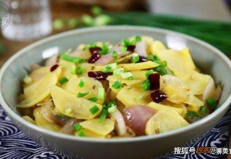 土豆搭配洋葱简单一做 真的太解馋了 鲜香入味 看着就流口水