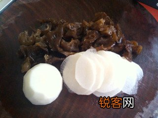 萝卜拌木耳的做法