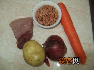 土豆花生烧肉的做法