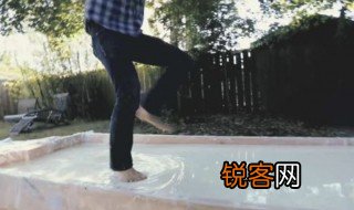 非牛顿流体坚硬的原理是什么 非牛顿流体坚硬的原理介绍