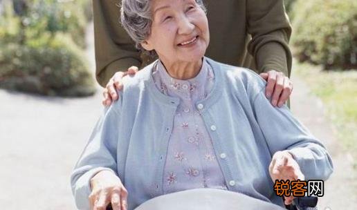 如何照顾好家中的瘫痪老人，家里老人瘫痪了应该怎样照顾