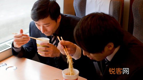 车内进食或诱发胃肠疾病