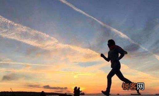 跑步是老人首选运动方法 老人晨跑要注意八个事项