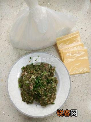 芝士芹菜肉饼的做法