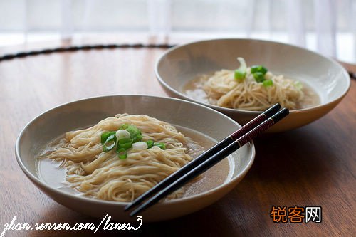 一起吃面条吧。