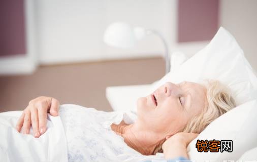 老年人失眠危害健康 治疗失眠的小妙招