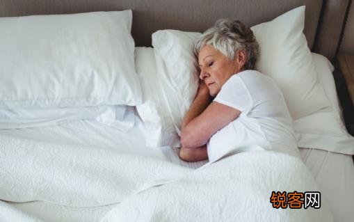 老年人失眠危害健康 治疗失眠的小妙招