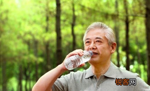 老年人在饮食方面吃的健康 需要遵循的事项