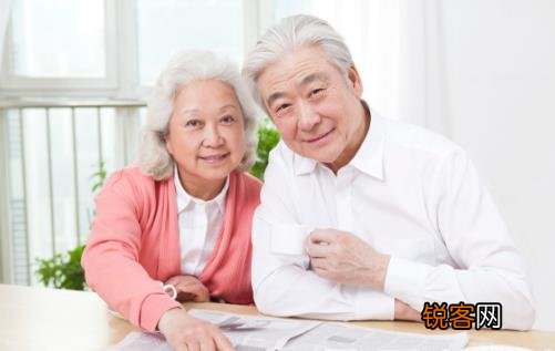 老人最关心养生问题 晨起后这样做还能延寿