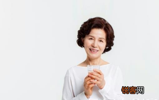老人最关心养生问题 晨起后这样做还能延寿
