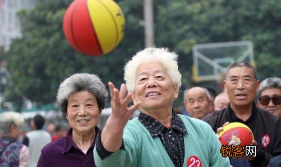 幸福感强的10种老人 与乐观者为伍老人的生活满意度更高