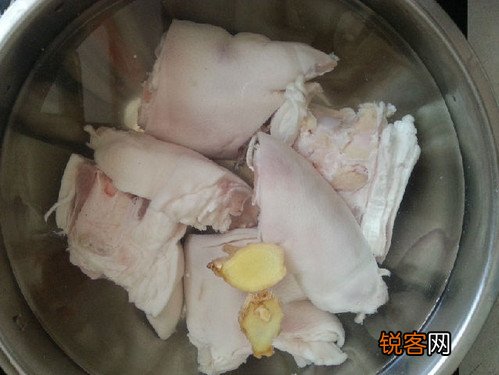 花生炒猪脚