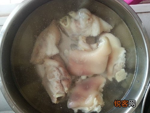 花生炒猪脚