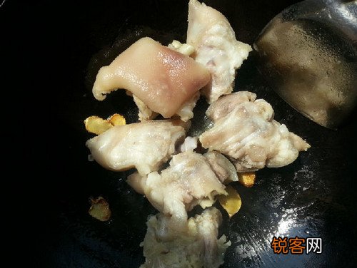 花生炒猪脚