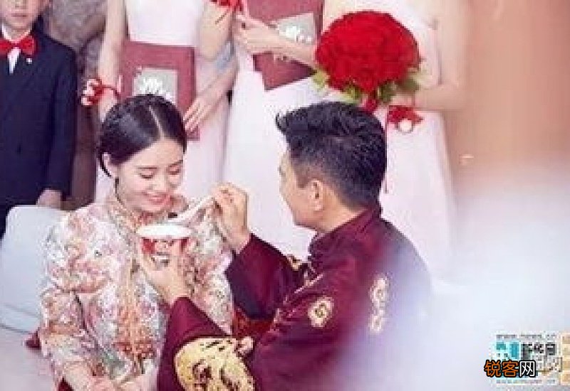 交杯酒是伴娘送吗
