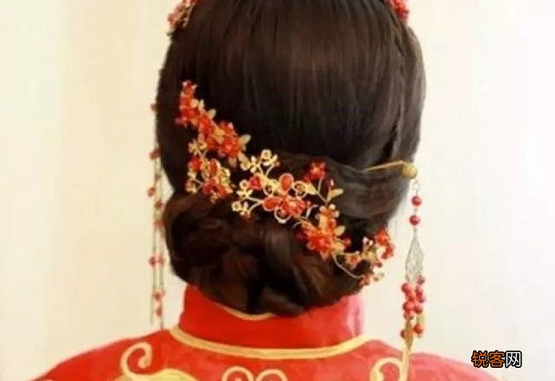 中式婚礼可以披头发吗