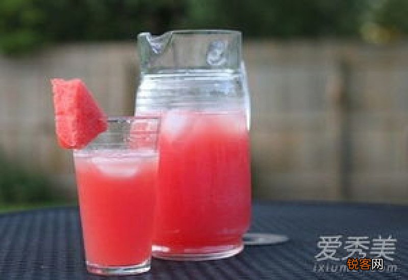 夏天喝西瓜汁有什么好处？西瓜汁隔夜还能吃吗