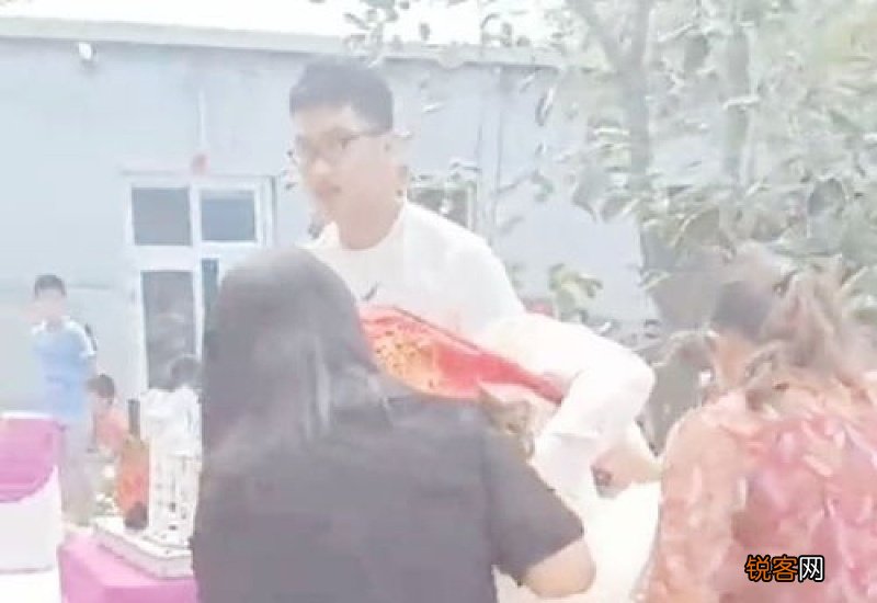 新娘脚不能落地的原因