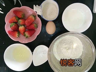 一整颗草莓麦芬的做法