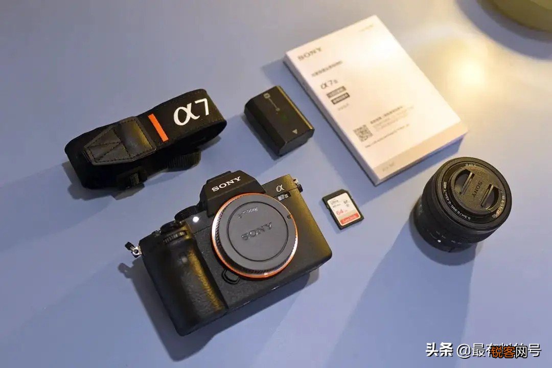 为什么推荐入手索尼ZV1，而不是索尼ZV-E10？他们的差别到底在哪？