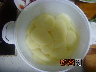 老干妈土豆片的做法
