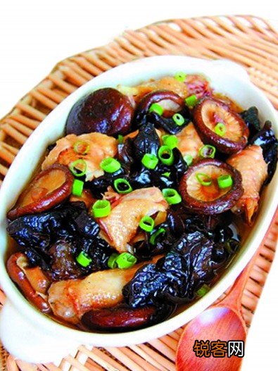 菇黑木耳蒸鸡做法与功效