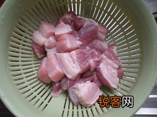 土豆烧肉的做法