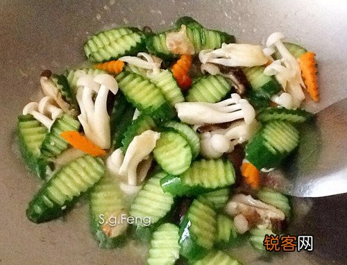 海鲜菇炒小黄瓜