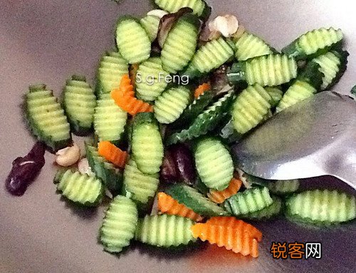 海鲜菇炒小黄瓜