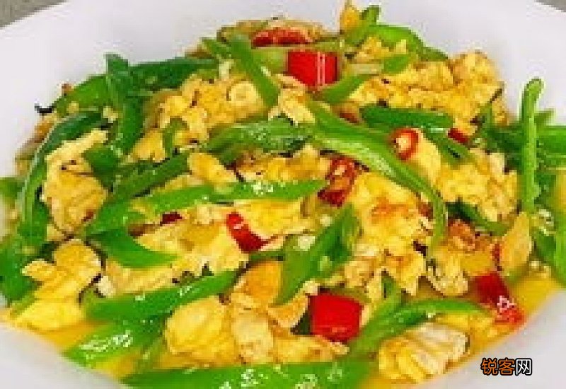 辣椒炒鸡蛋许多人都做错了，大厨教你一个小技巧，香辣开胃又下饭