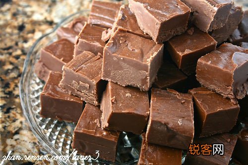 巧克力是快乐的制造者。