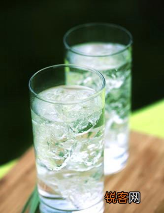 早上起床喝5种水损害健康