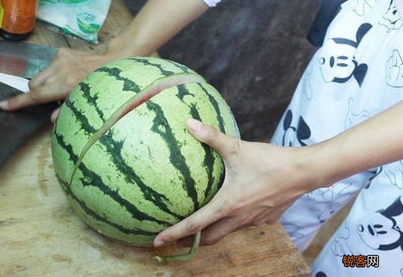 西瓜怎么吃好吃简单