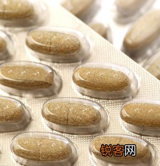 服药期间喝酒有可能致命