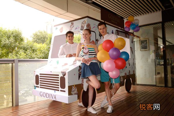 GODIVA歌帝梵夏日派对暨三里屯旗舰店焕新揭幕