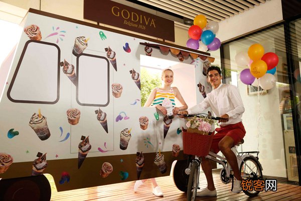 GODIVA歌帝梵夏日派对暨三里屯旗舰店焕新揭幕