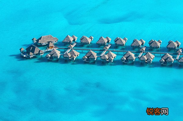 波拉波拉瑞吉推出小岛“礁湖水中野午餐”活动