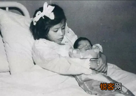 女孩5岁产子成最小的妈妈 世界上年纪最小的母亲