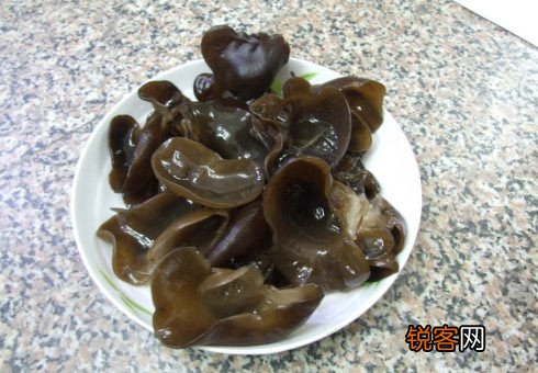 黑木耳并非越黑越好