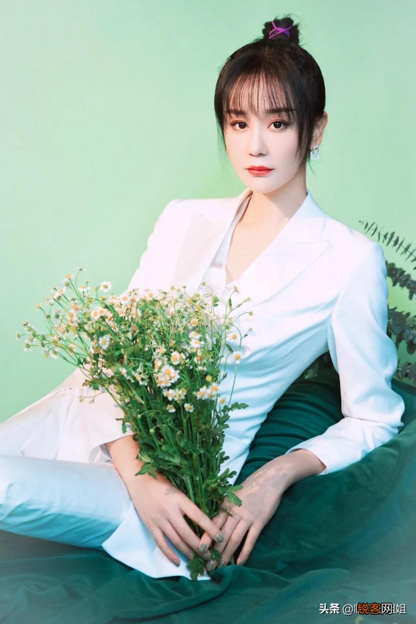 淑女风范不失性感之态 性感动人的淑女照片