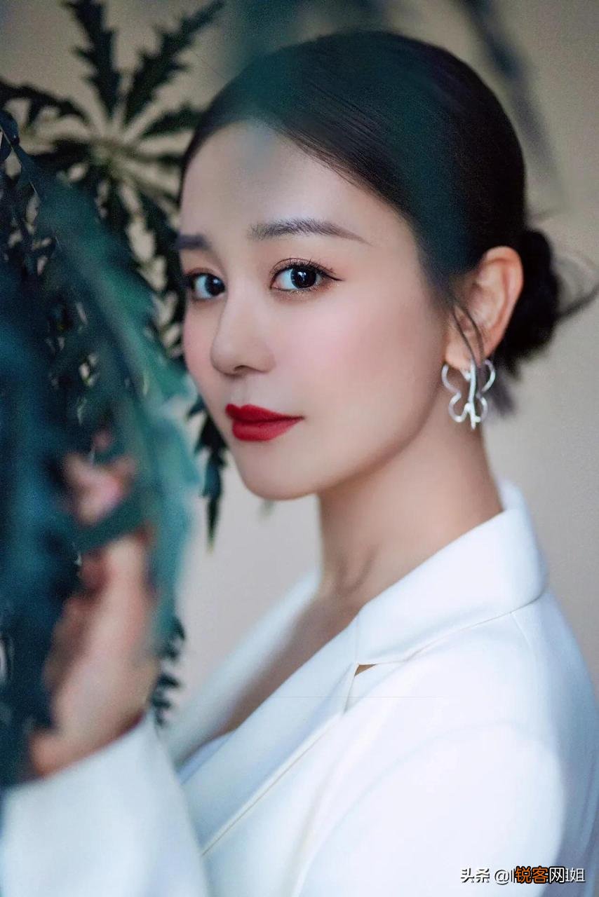 淑女风范不失性感之态 性感动人的淑女照片