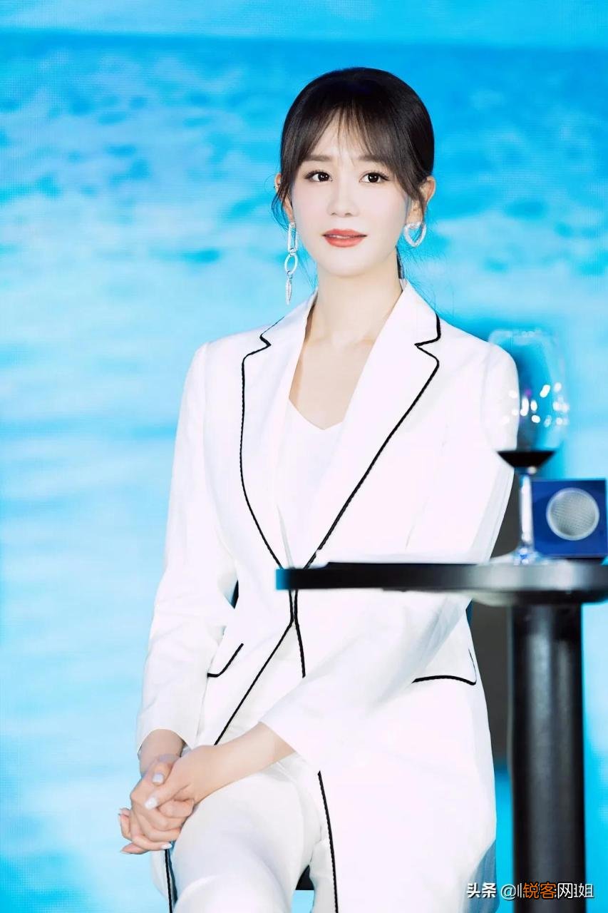淑女风范不失性感之态 性感动人的淑女照片