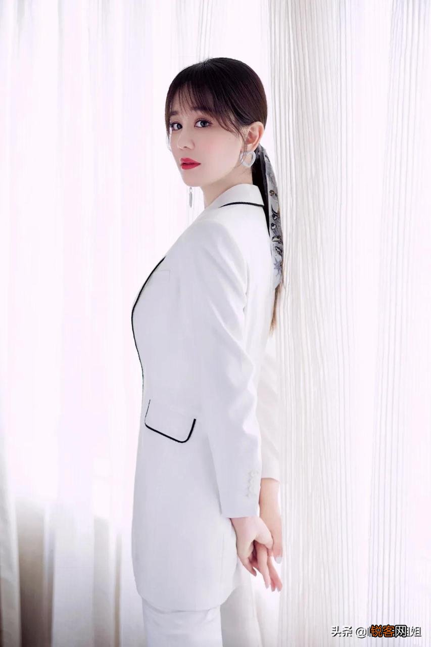 淑女风范不失性感之态 性感动人的淑女照片