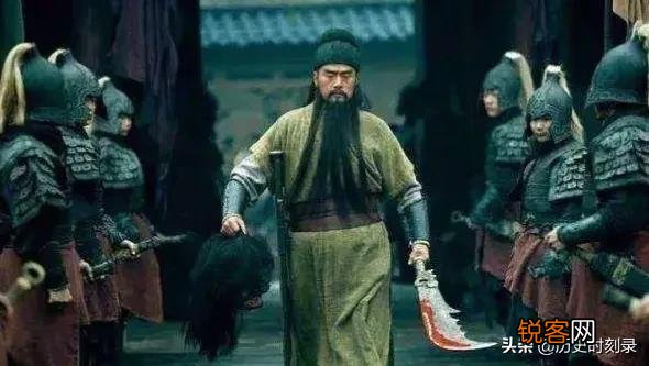 究竟是谁杀了华雄 谁温酒斩华雄的故事简介