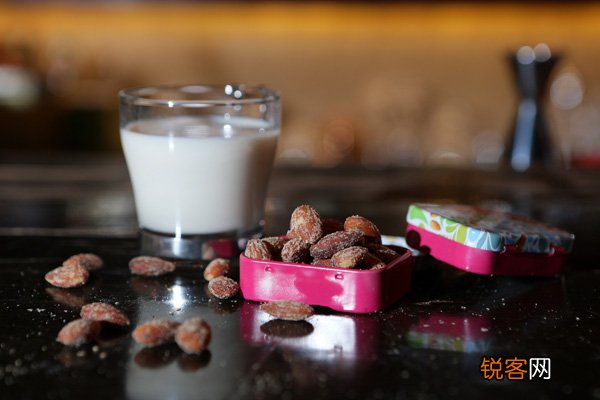 加州巴旦木健康调饮搭配，匠心独创闪耀贺新年